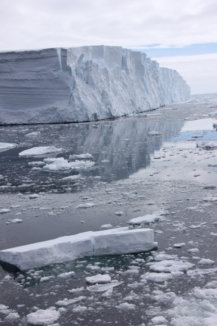 icebergs Antarctica scientific expedition